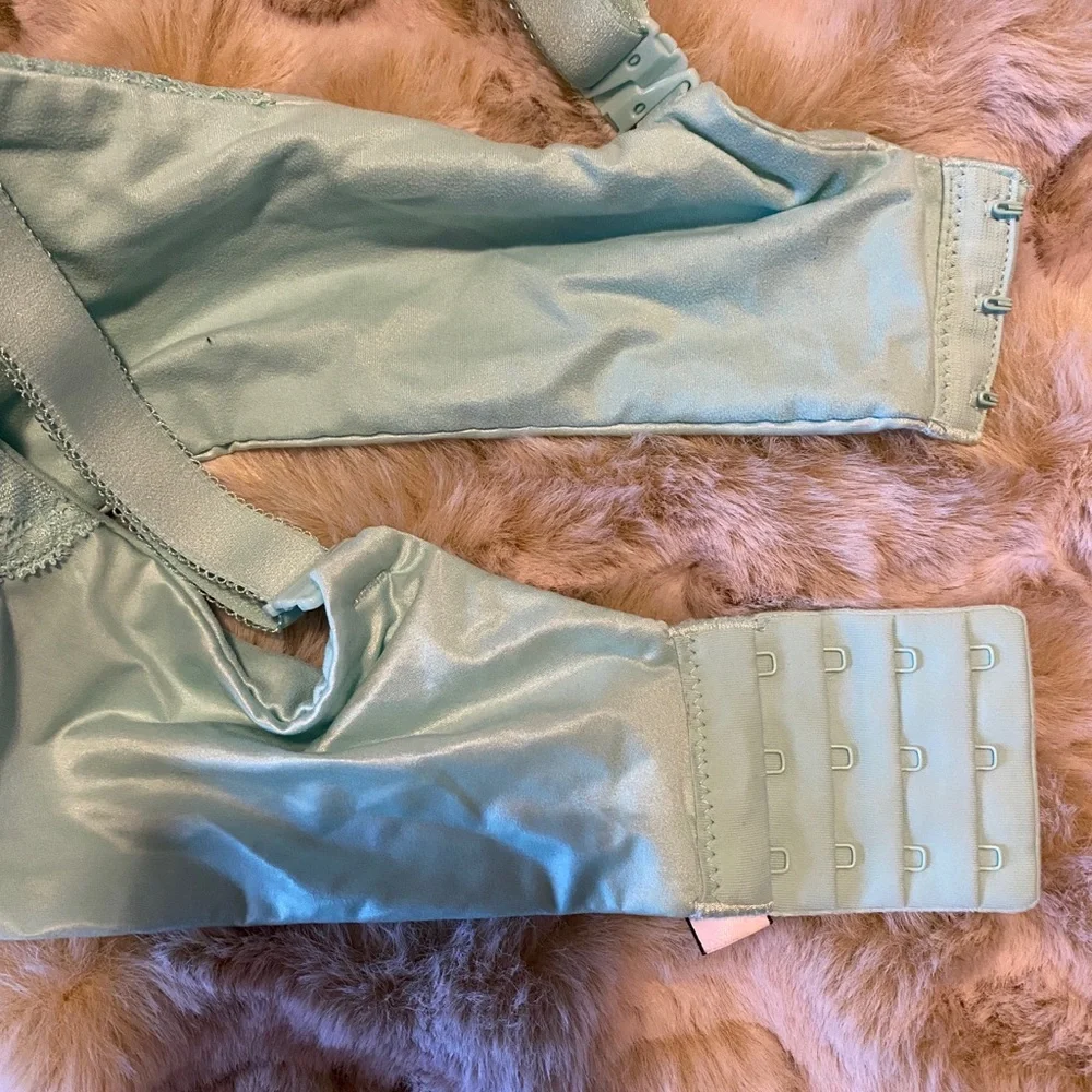 Victoria's Secret Lined Perfect Coverage Lace Mint Bra Size 40DD